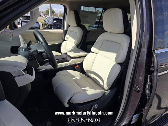 New 2027 Lincoln Navigator Premiere AWD/4WD image 8