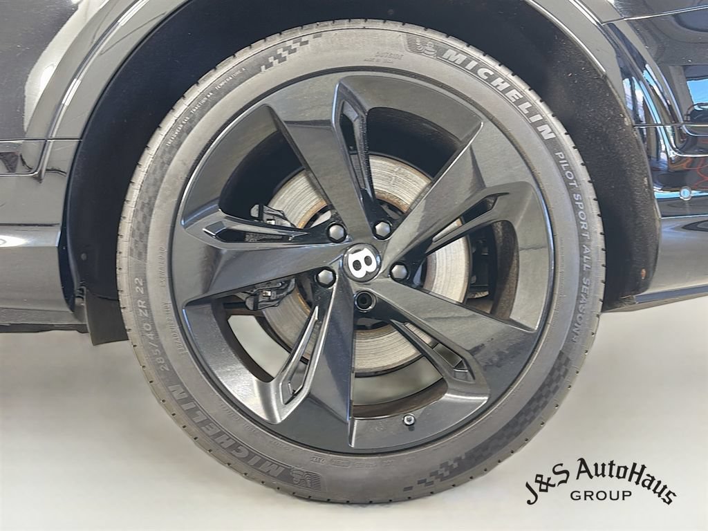 Used 2022 Bentley Bentayga AWD/4WD image 36