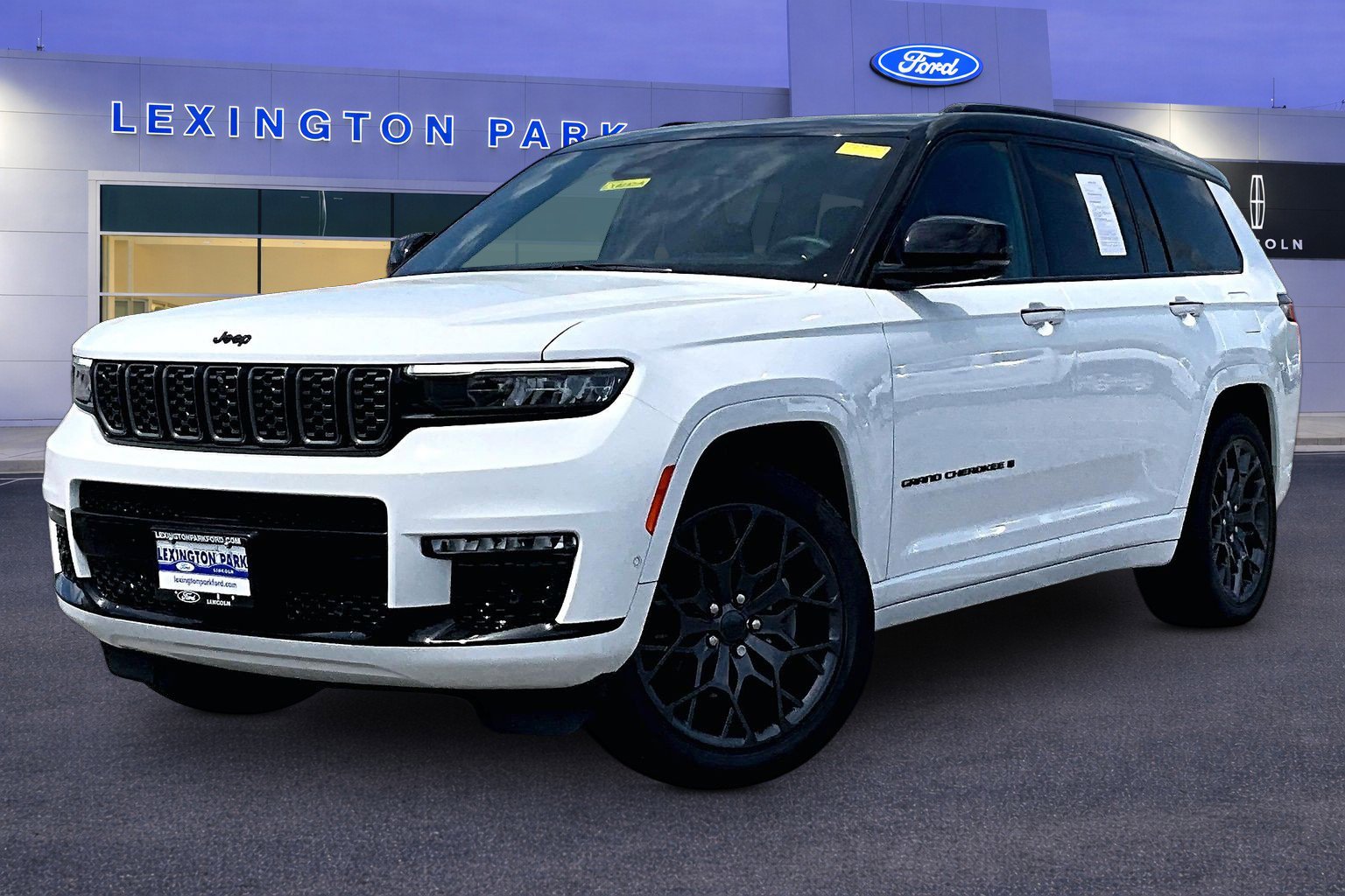 Used 2023 Jeep Grand Cherokee L Summit AWD/4WD image 3