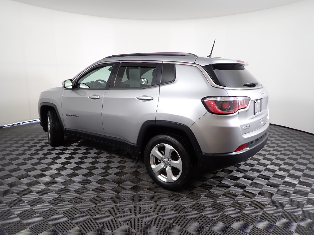 Used 2018 Jeep Compass Latitude w/ Cold Weather Group AWD/4WD image 11