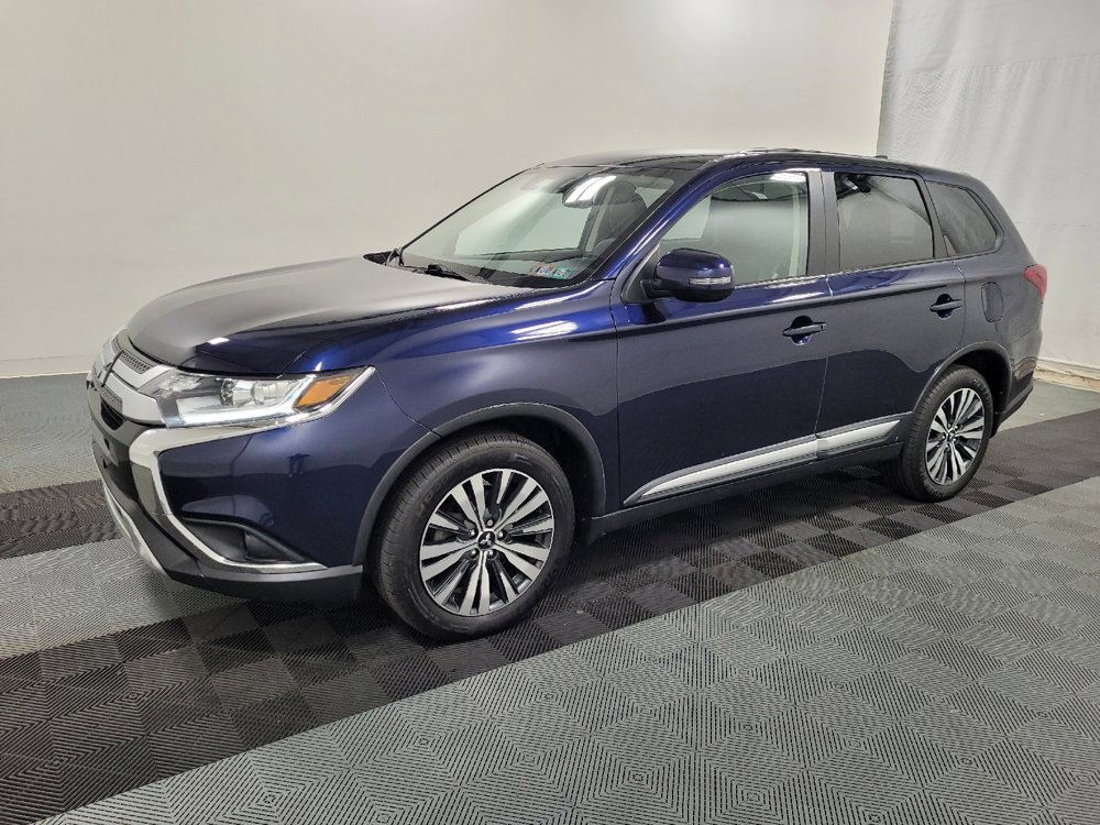 Used 2020 Mitsubishi Outlander SE image 2