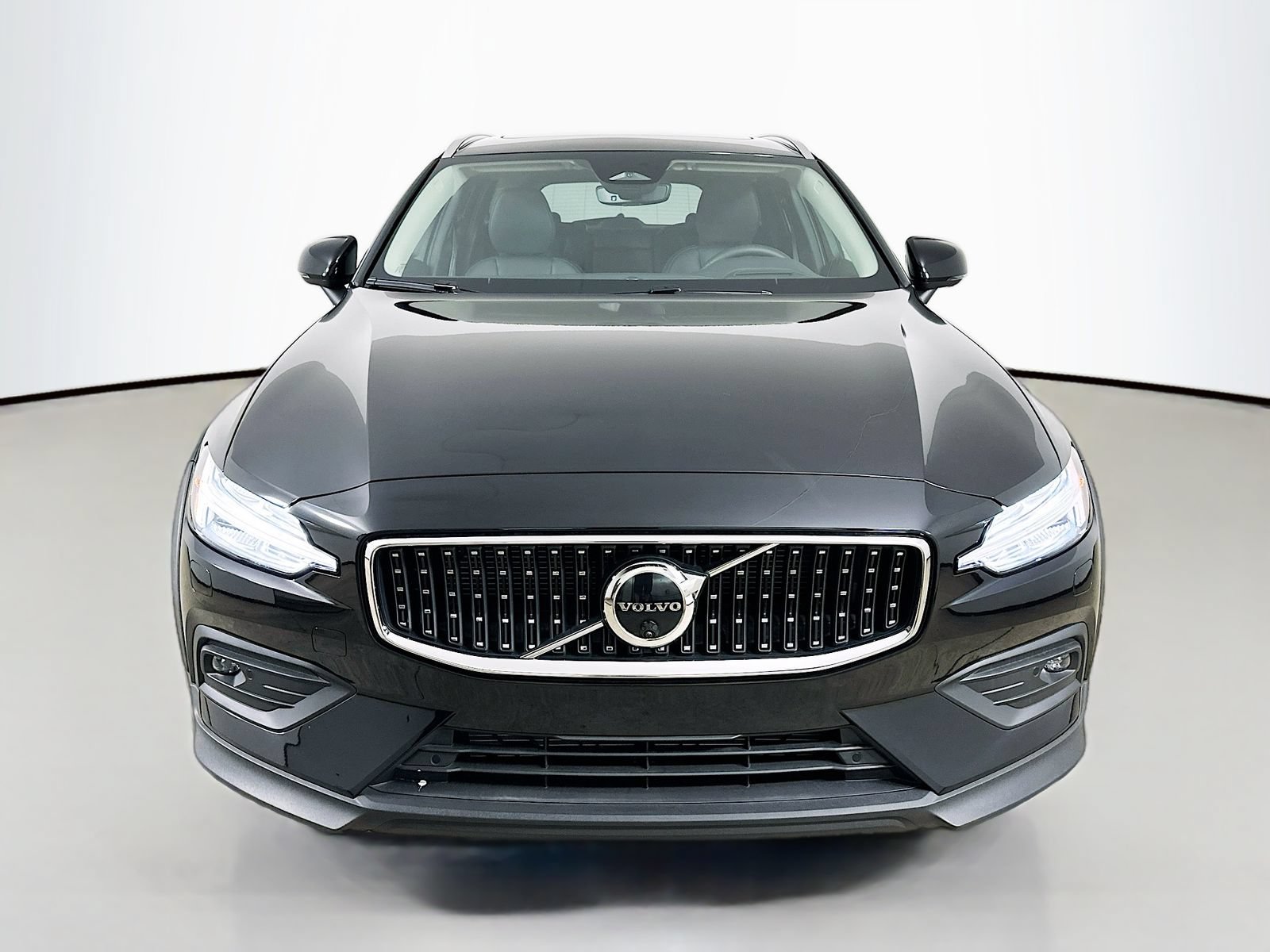 New 2026 Volvo V60 B5 Cross Country Ultra w/ Climate Package AWD/4WD image 2