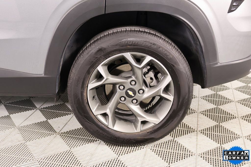 Used 2025 Chevrolet Trax LT w/ LT Convenience Package image 18