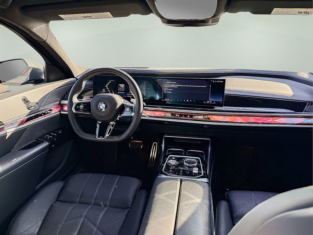 Used 2025 BMW 760i xDrive w/ Executive Package image 32