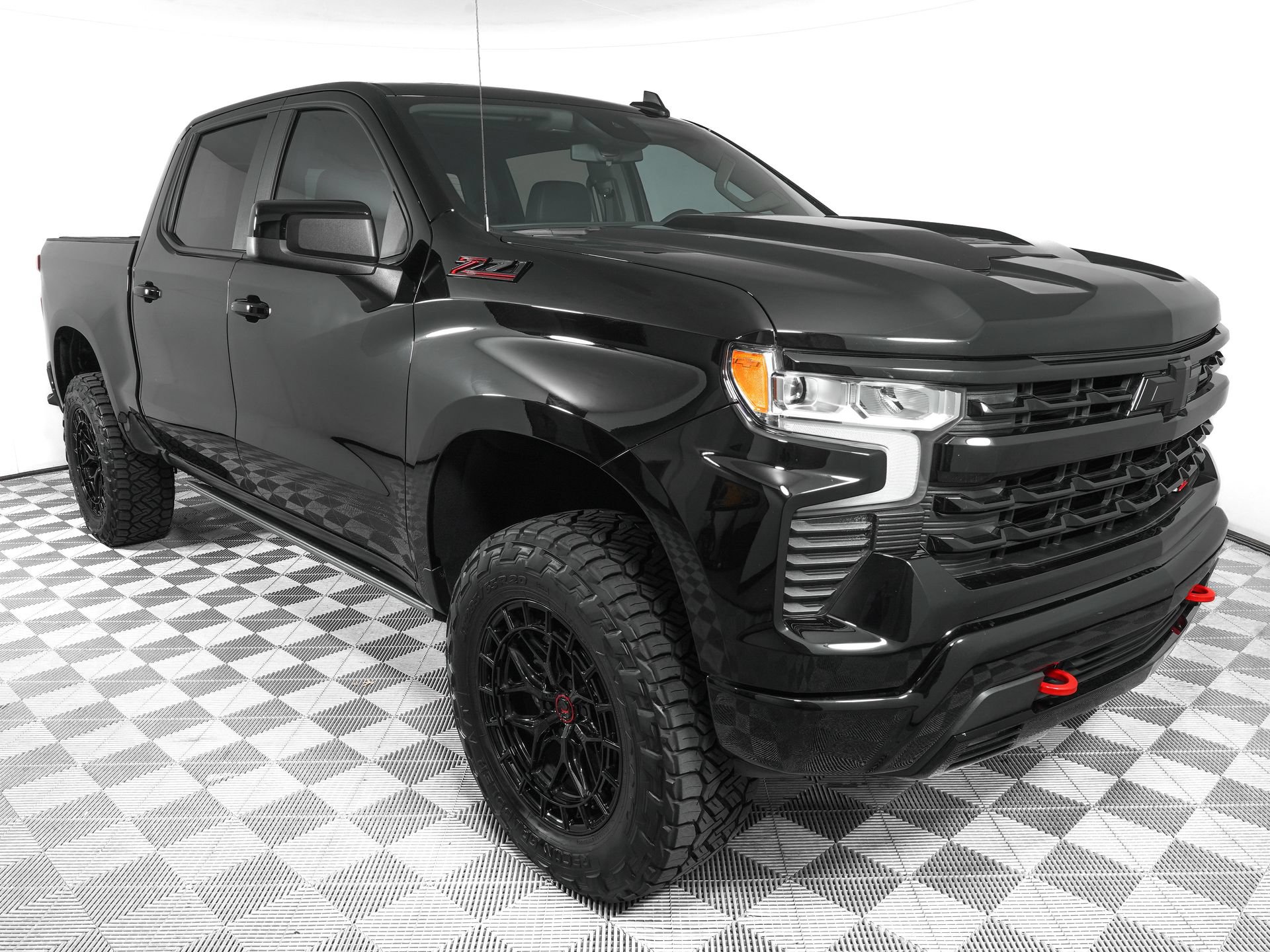 Used 2025 Chevrolet Silverado 1500 LT Trail Boss w/ Convenience Package II AWD/4WD image 2