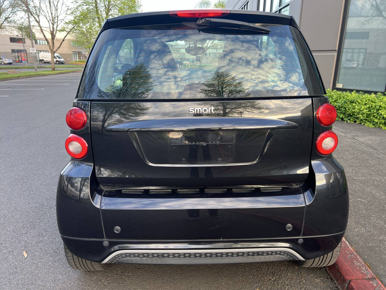 Used 2014 smart fortwo passion RWD image 4