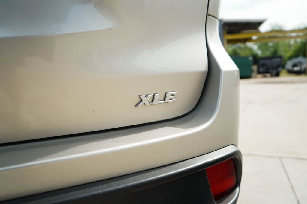 Used 2015 Toyota Highlander XLE image 14