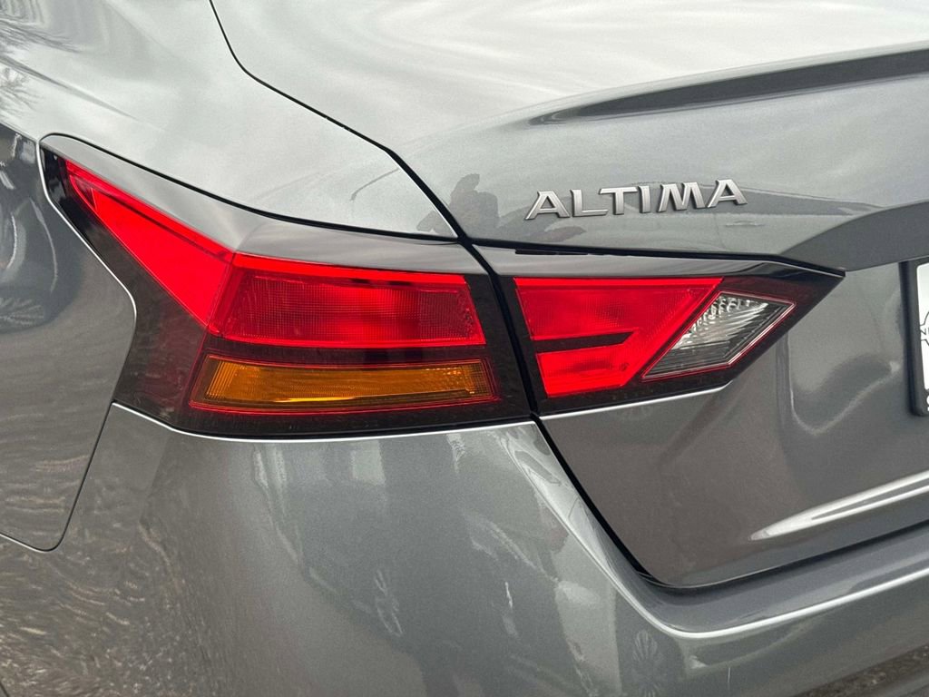 Used 2025 Nissan Altima 2.5 S image 10