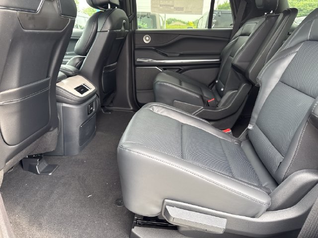 New 2027 Lincoln Navigator Reserve w/ Jet Appearance Package AWD/4WD image 15