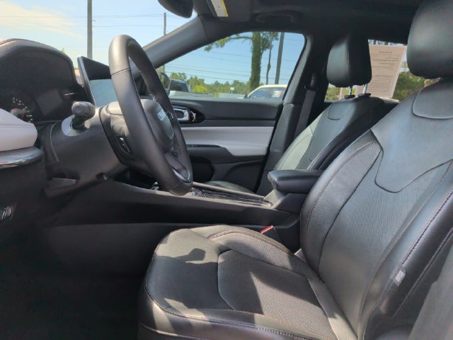 Used 2023 Jeep Compass Limited w/ Sun and Sound Group AWD/4WD image 12