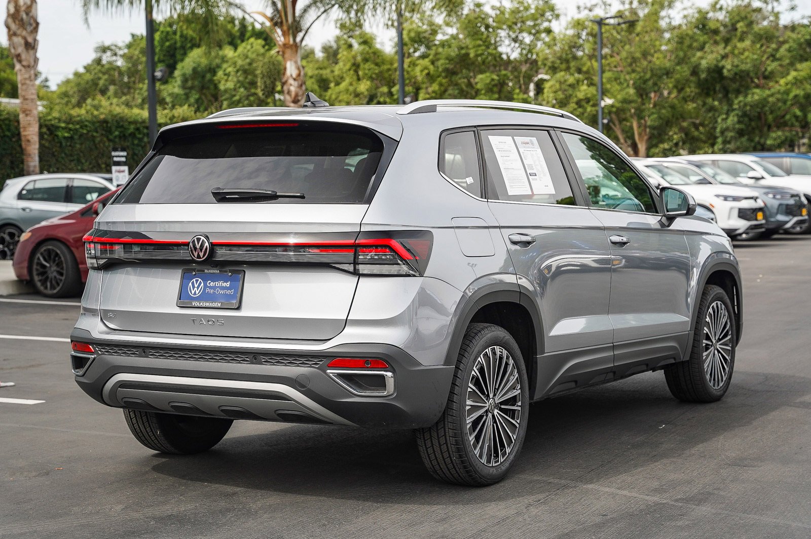 Certified 2025 Volkswagen Taos SE image 9