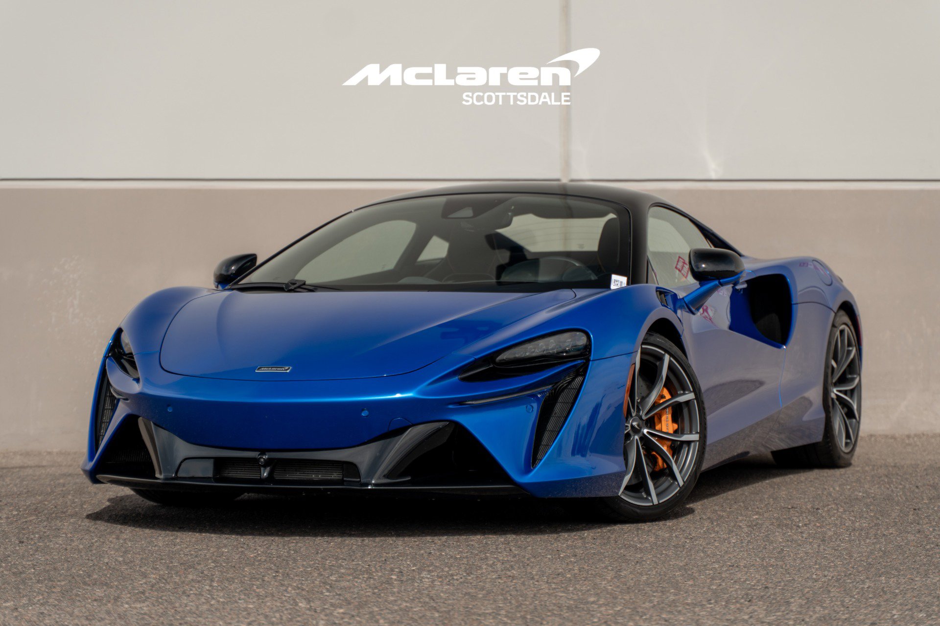 Used 2023 McLaren Artura image 2