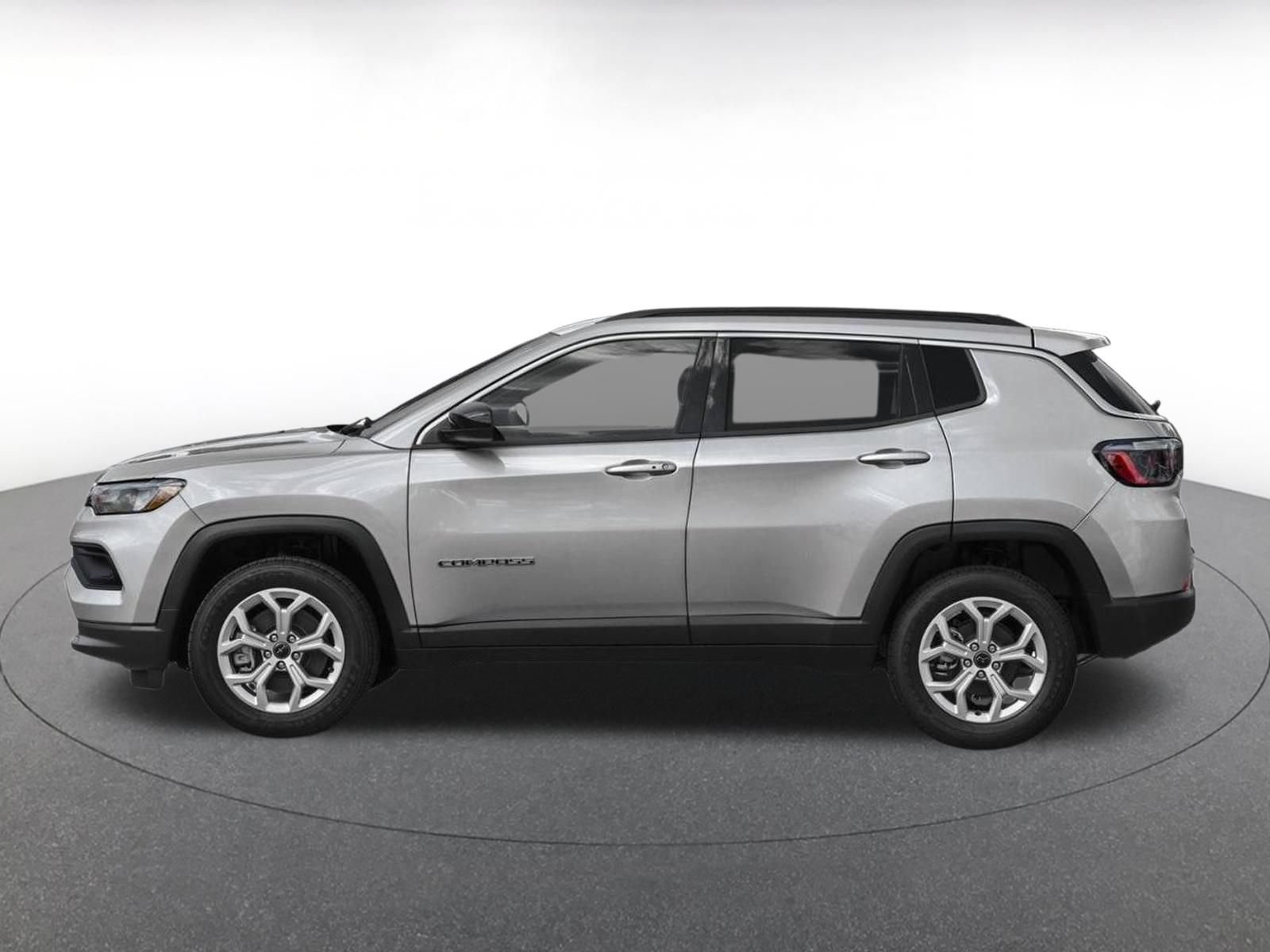 Used 2025 Jeep Compass Limited AWD/4WD image 3