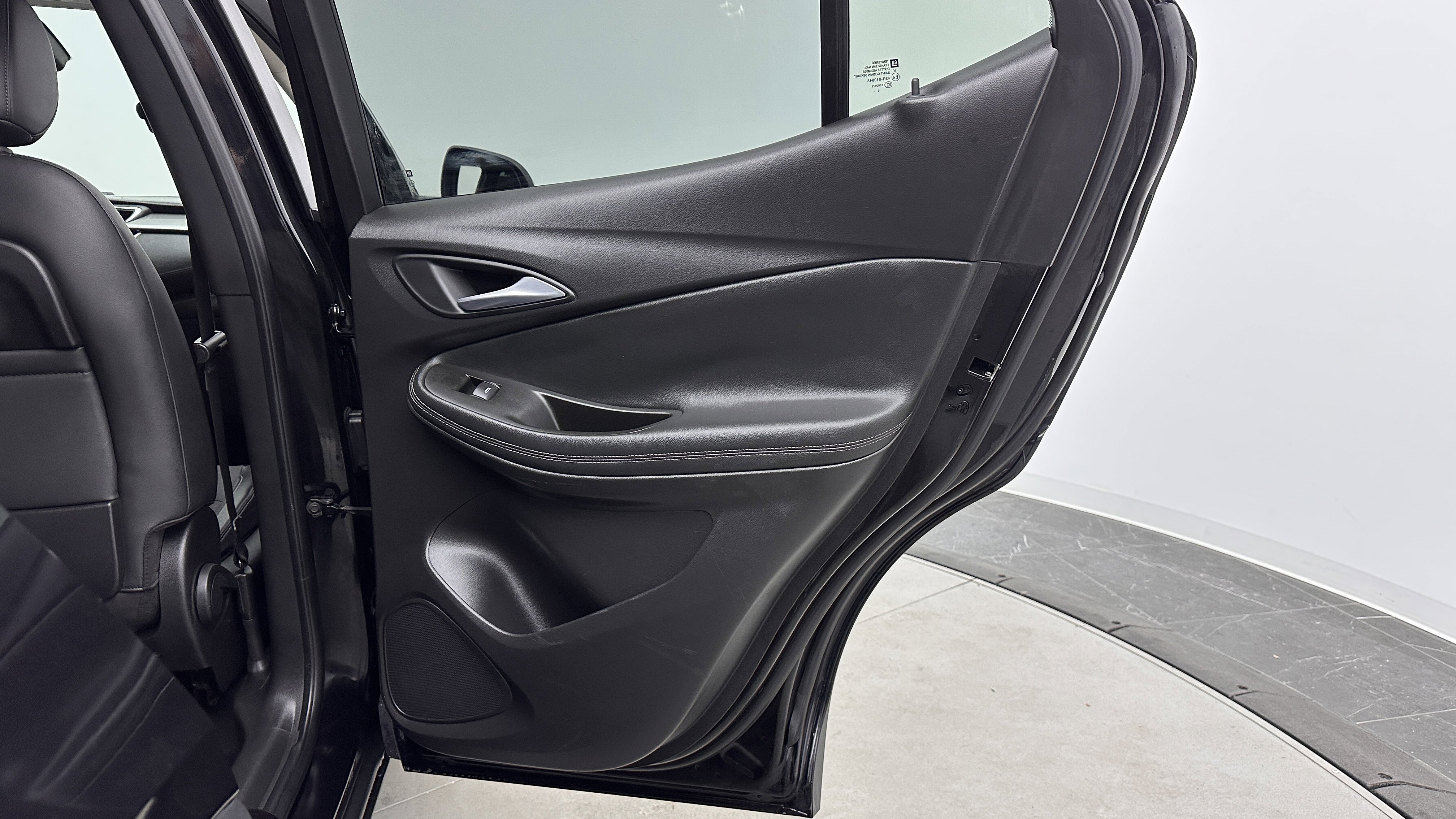 Used 2020 Buick Encore GX Select image 33