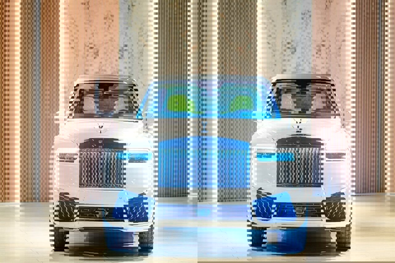 Used 2025 Rolls-Royce Cullinan Black Badge w/ Leather Finishing Pack image 2