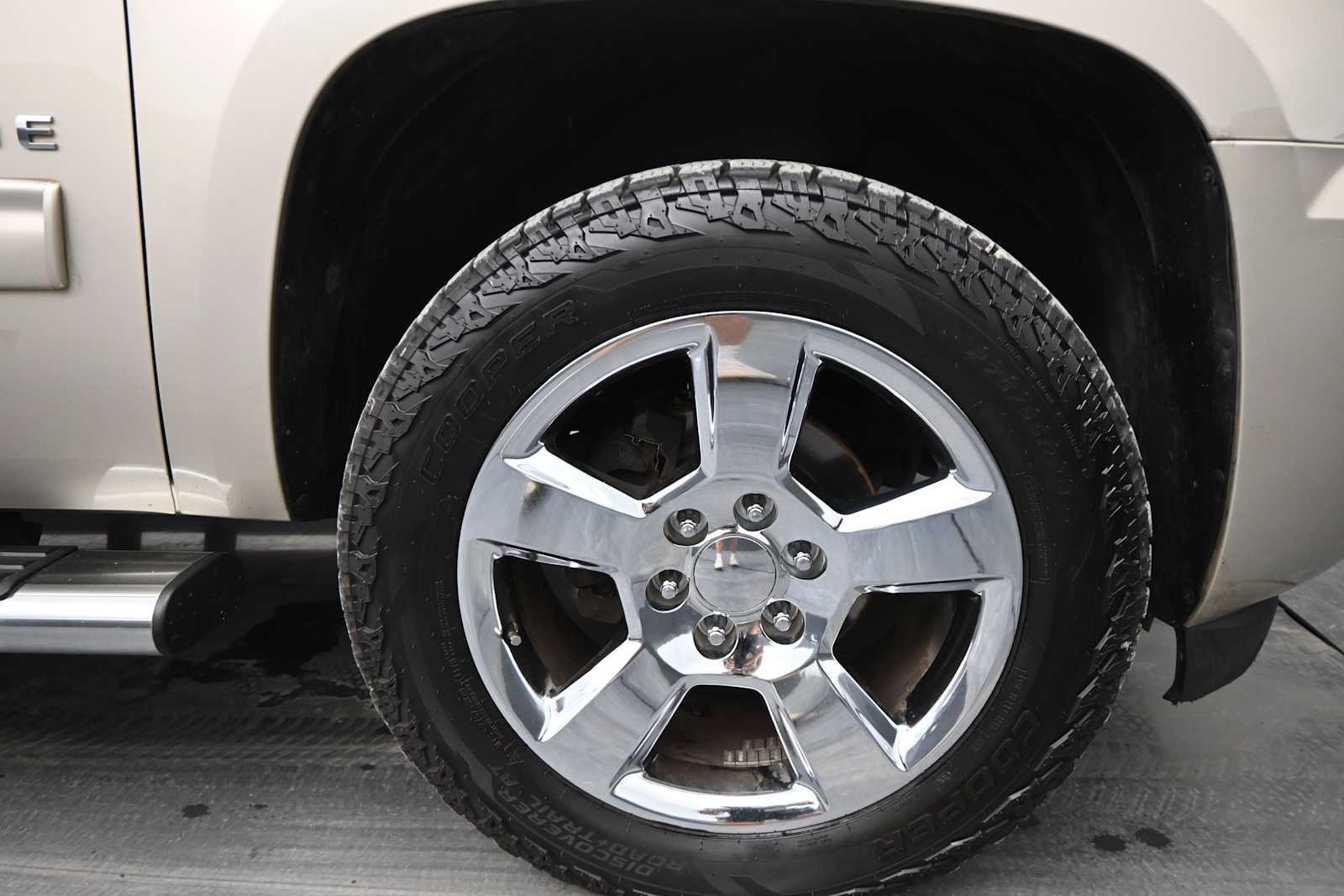 Used 2014 Chevrolet Tahoe LT w/ Luxury Package RWD image 25