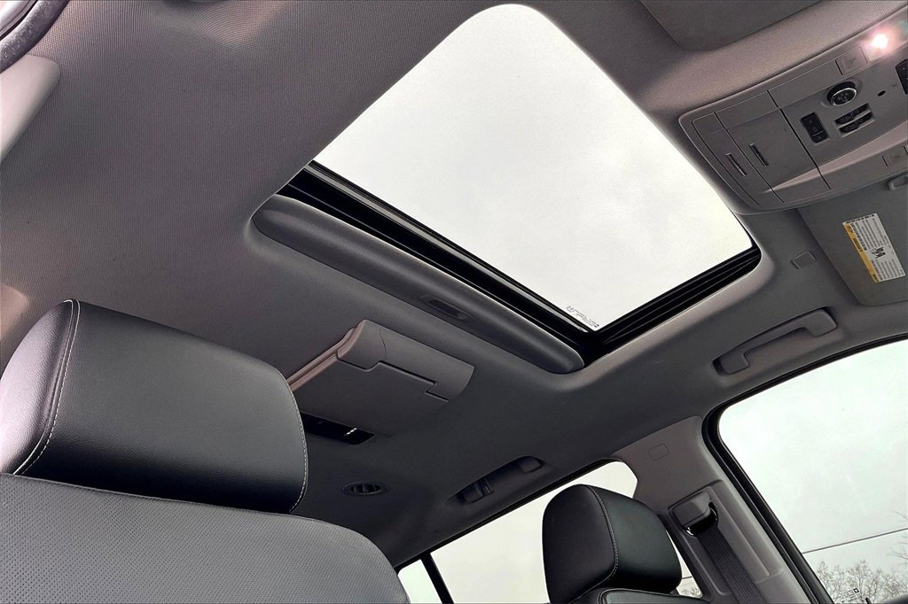 Used 2019 GMC Yukon XL SLT w/ Premium Edition image 17