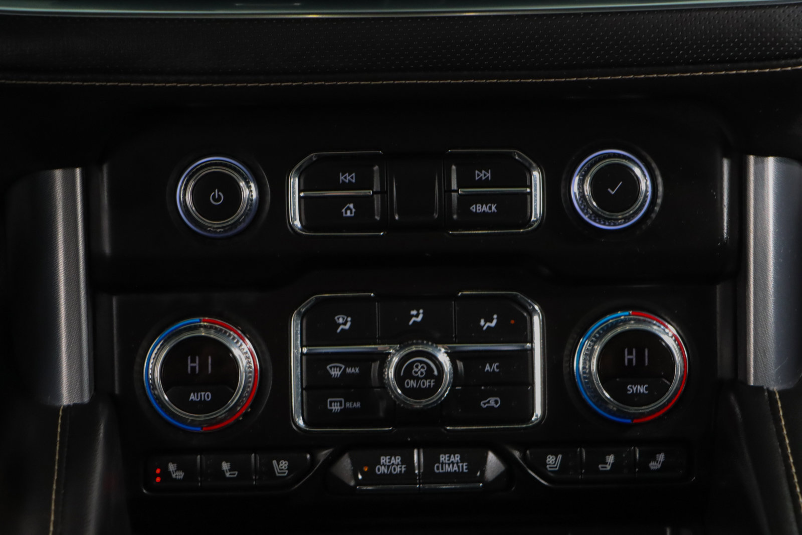 Used 2023 GMC Yukon SLT w/ SLT Luxury Package image 21