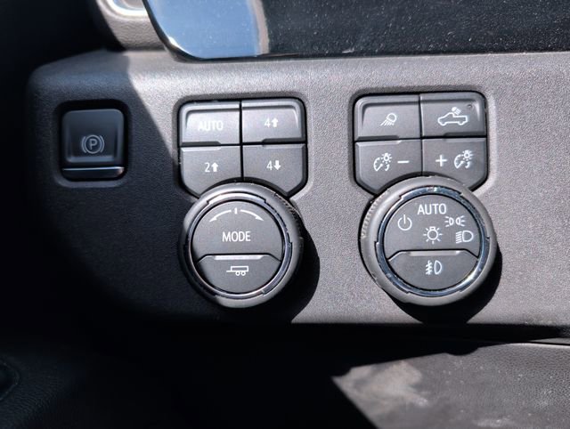 Certified 2024 Chevrolet Silverado 1500 LTZ w/ LTZ Convenience Package II AWD/4WD image 31