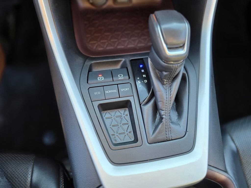 Used 2022 Toyota RAV4 Limited FWD image 34