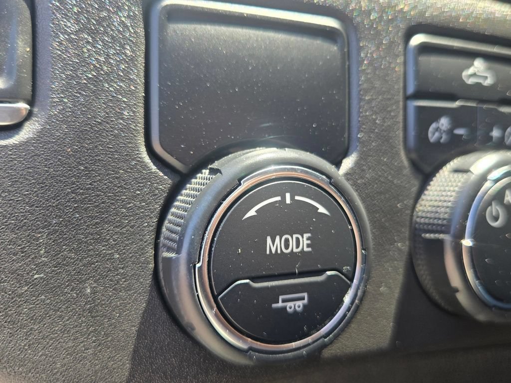 Used 2024 Chevrolet Silverado 1500 LT RWD image 17