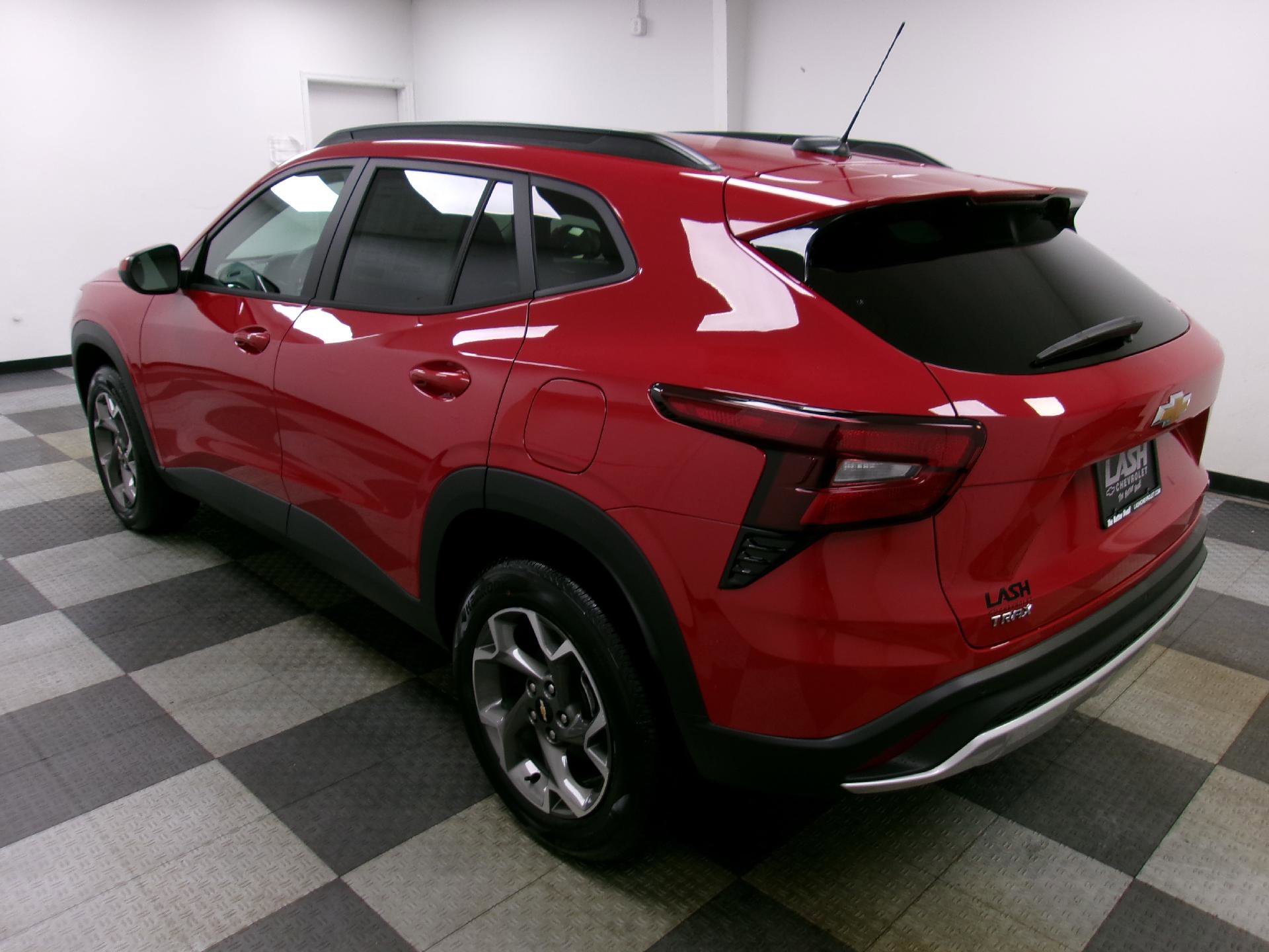 New 2026 Chevrolet Trax LT w/ Driver Confidence Package FWD image 6