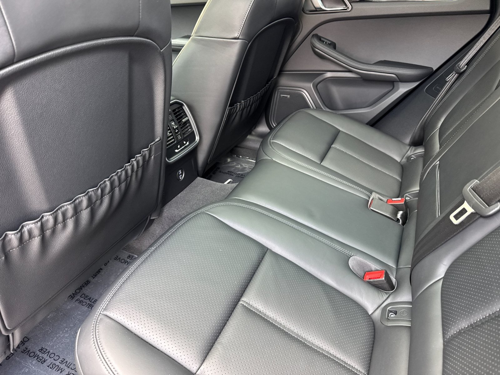 Certified 2026 Porsche Macan AWD/4WD image 14