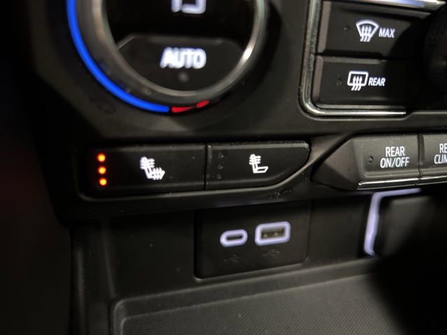 Used 2024 Chevrolet Tahoe Z71 w/ Z71 Off-Road Package AWD/4WD image 33