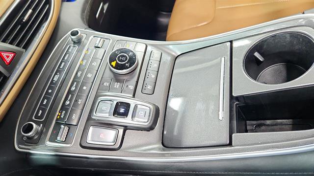 Used 2021 Hyundai Santa Fe Calligraphy w/ Cargo Package image 16