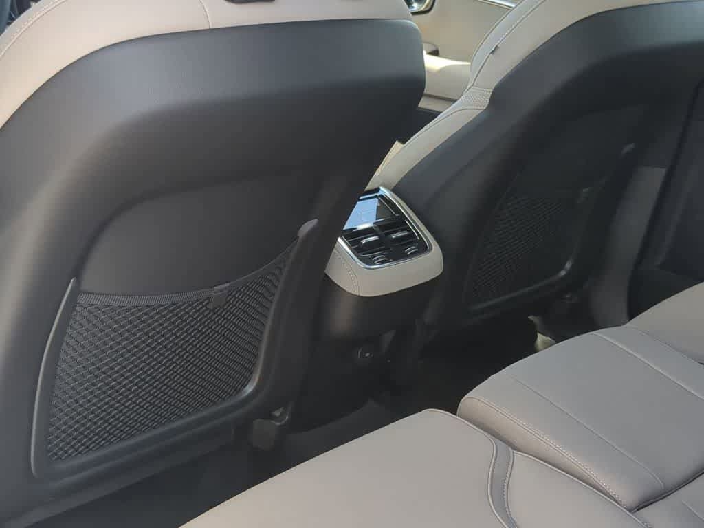 New 2026 Volvo XC90 B6 Plus w/ Protection Package Premier AWD/4WD image 17
