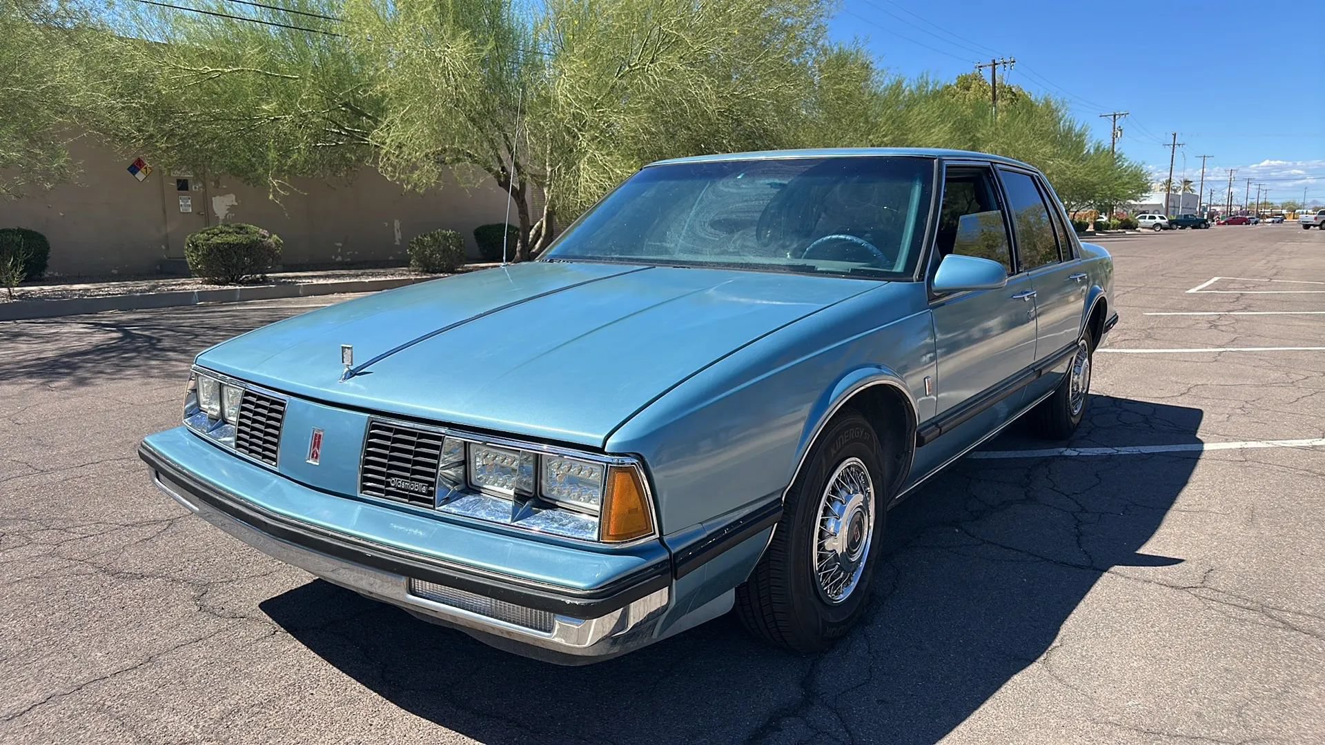 Used 1990 Oldsmobile 88 Royale Brougham FWD image 27