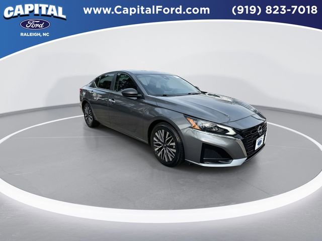 Used 2024 Nissan Altima 2.5 SV FWD image 2