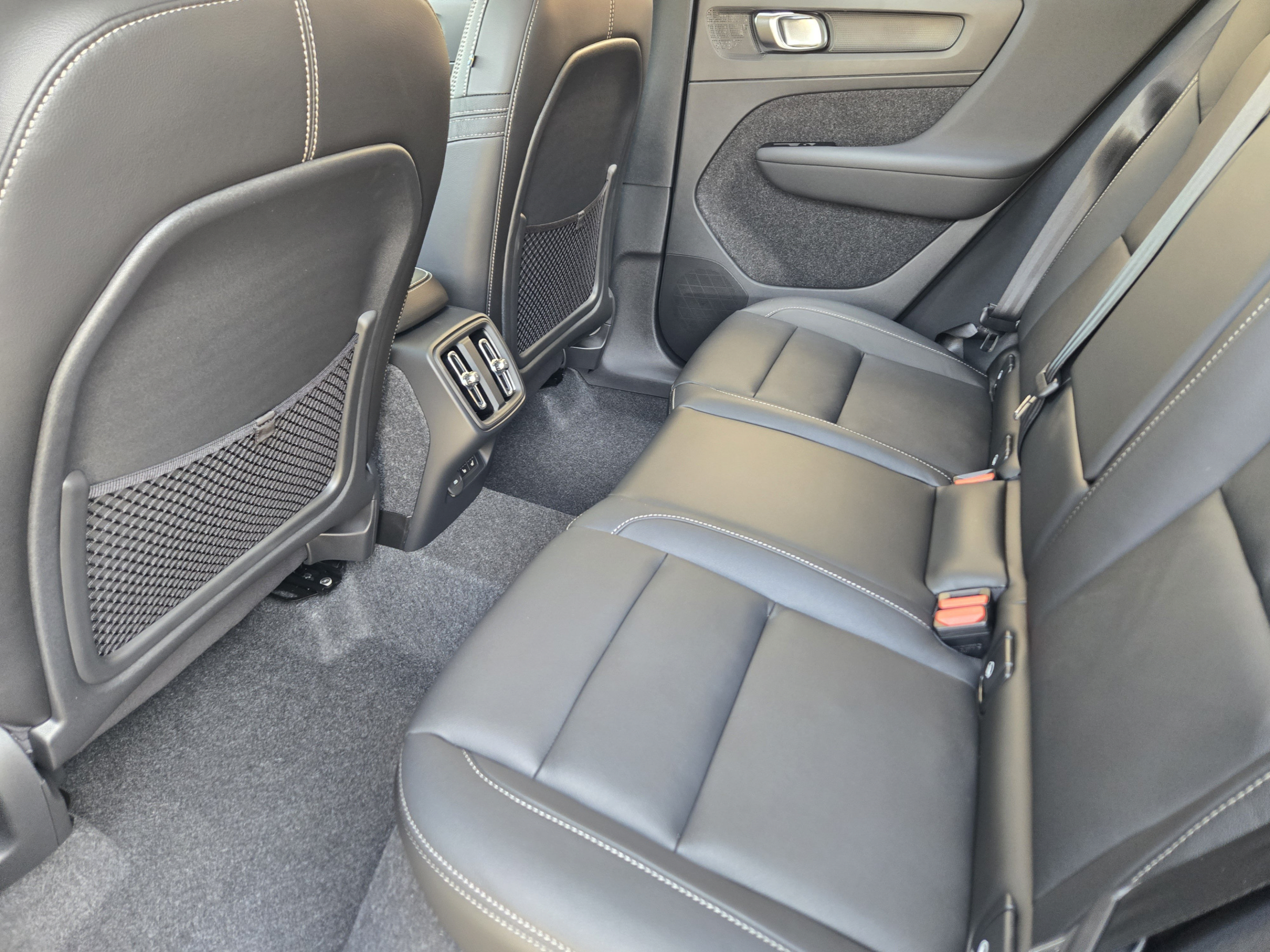 New 2026 Volvo XC40 B5 Core w/ Protection Package Premier AWD/4WD image 26