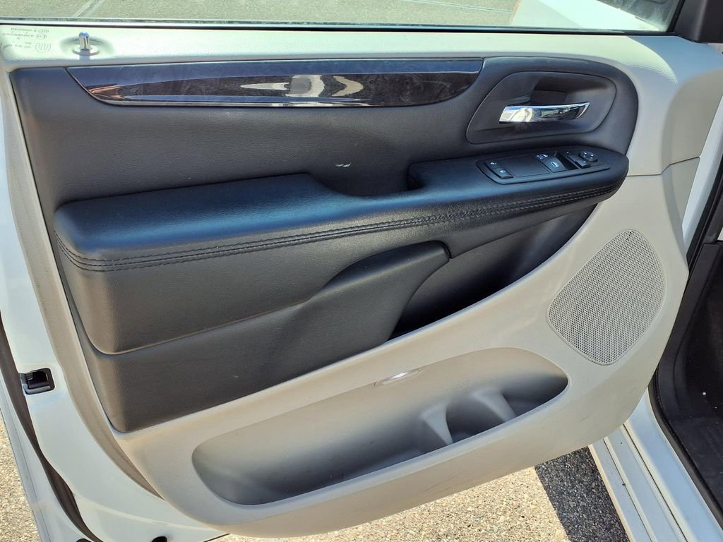 Used 2016 Dodge Grand Caravan SE w/ Quick Order Package 29E SE FWD image 11