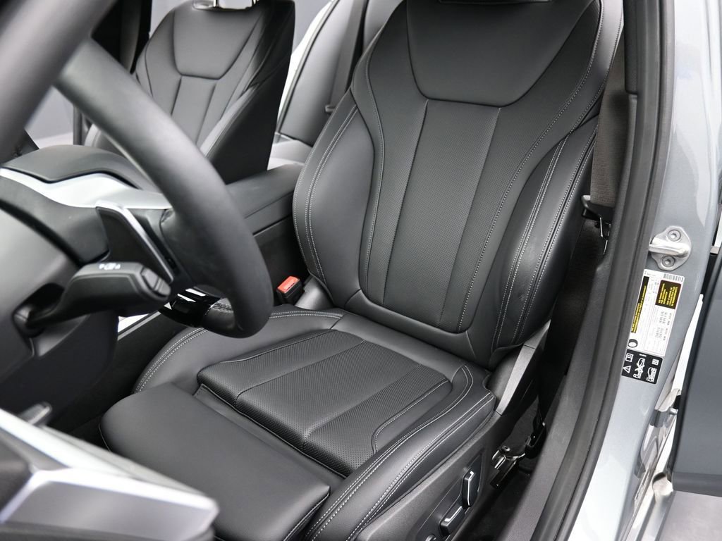 Used 2025 BMW 330i xDrive Sedan image 10