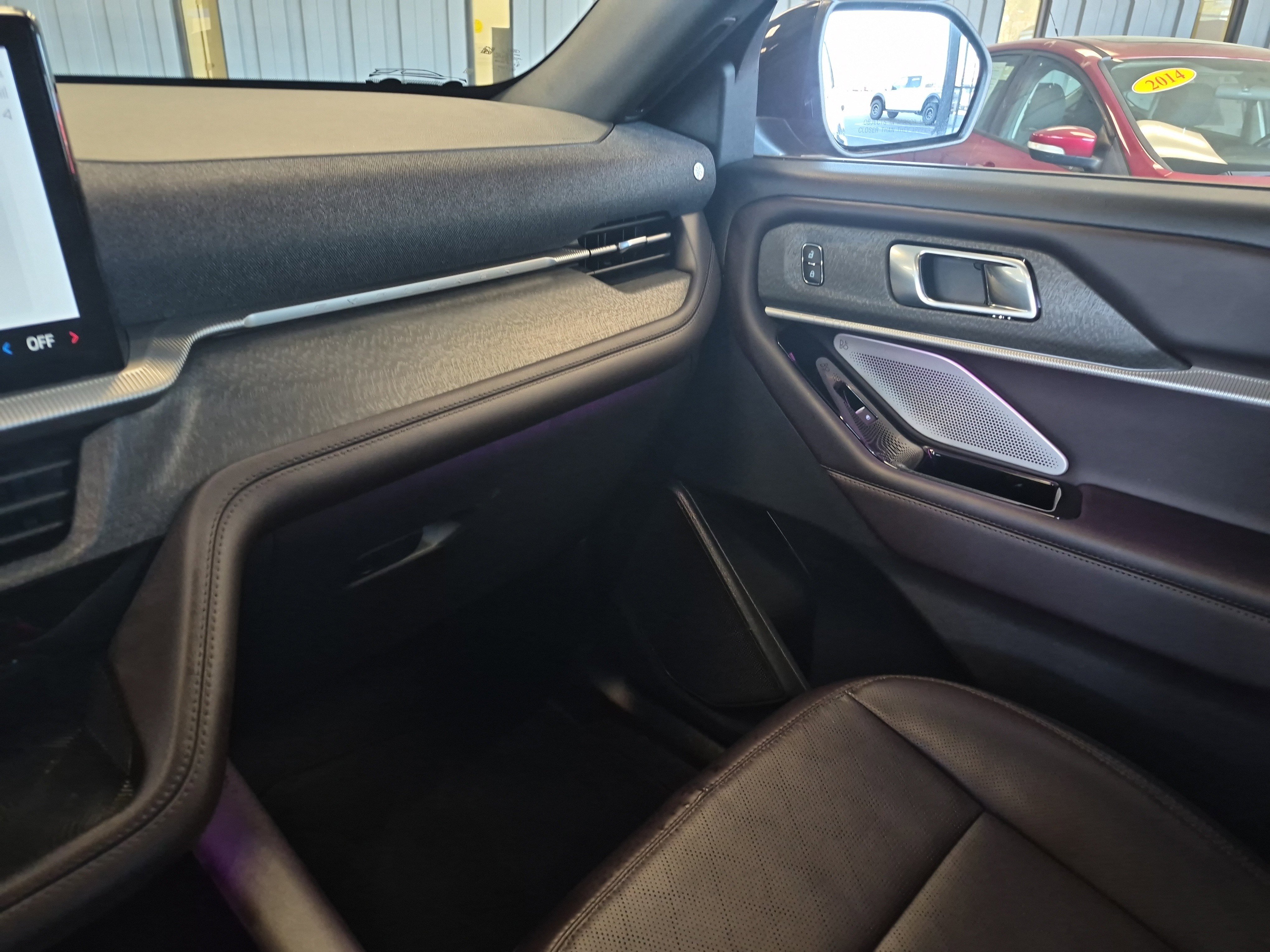 Certified 2025 Ford Explorer Platinum RWD image 21