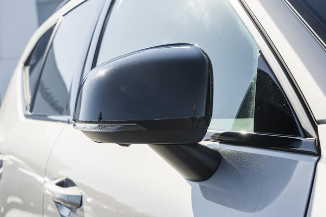 Certified 2025 Volvo XC40 B5 Plus image 15