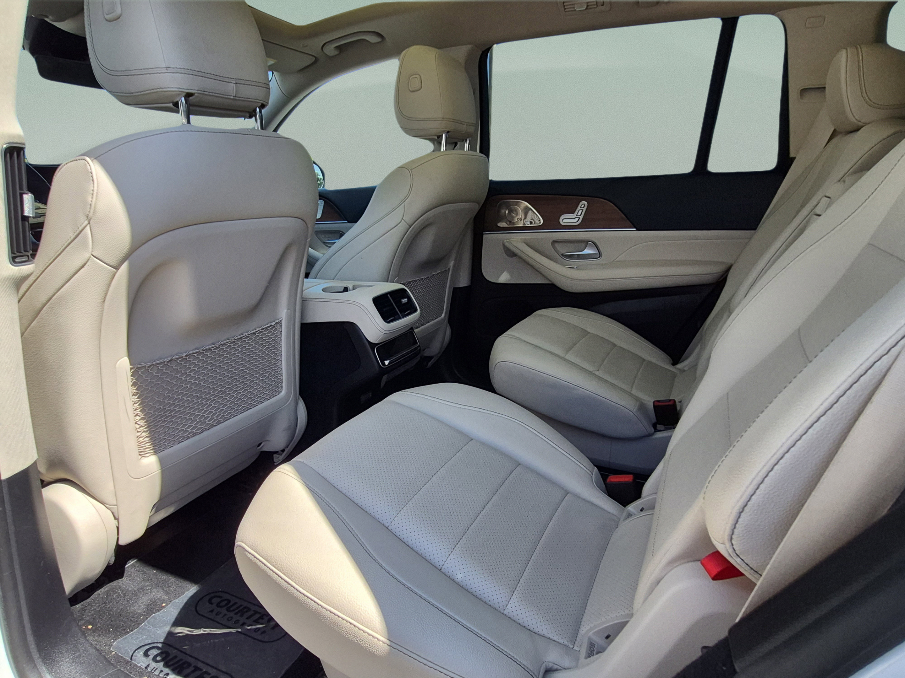 Used 2023 Mercedes-Benz GLS 450 4MATIC w/ AMG Line Exterior image 17