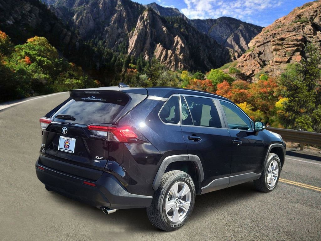 Used 2025 Toyota RAV4 XLE image 3