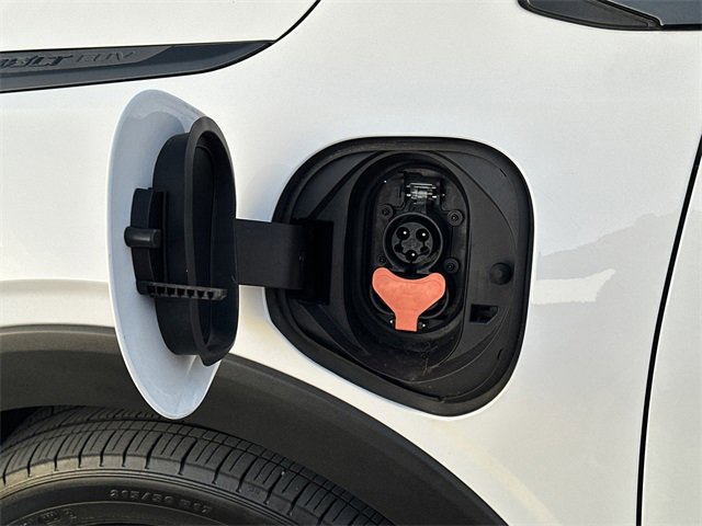 Used 2022 Chevrolet Bolt EUV LT w/ Convenience Package image 4