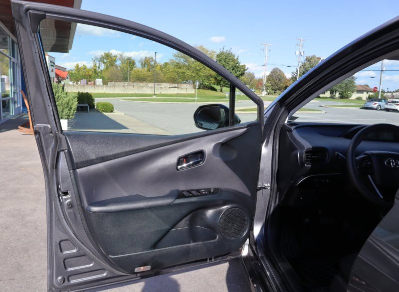Used 2021 Toyota Prius LE FWD image 13