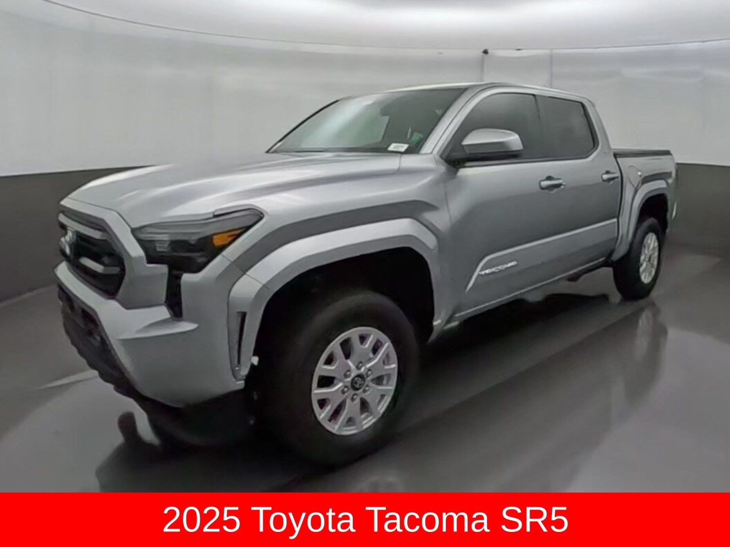 Certified 2025 Toyota Tacoma SR5 AWD/4WD image 4