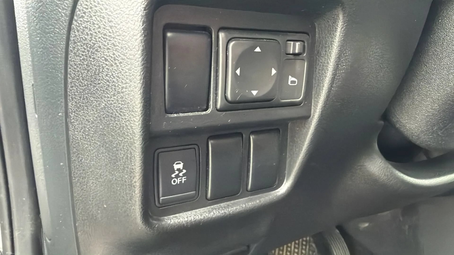 Used 2011 Nissan Juke SL FWD image 21