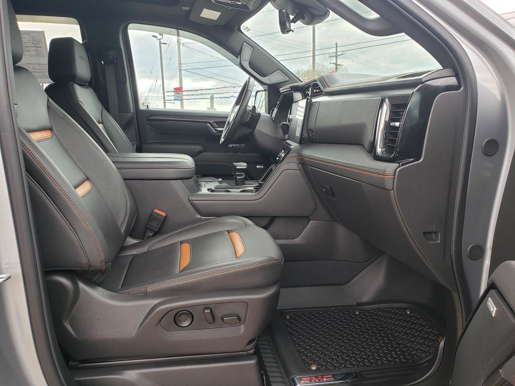 Used 2025 GMC Sierra 1500 AT4 w/ AT4 Premium Package AWD/4WD image 17