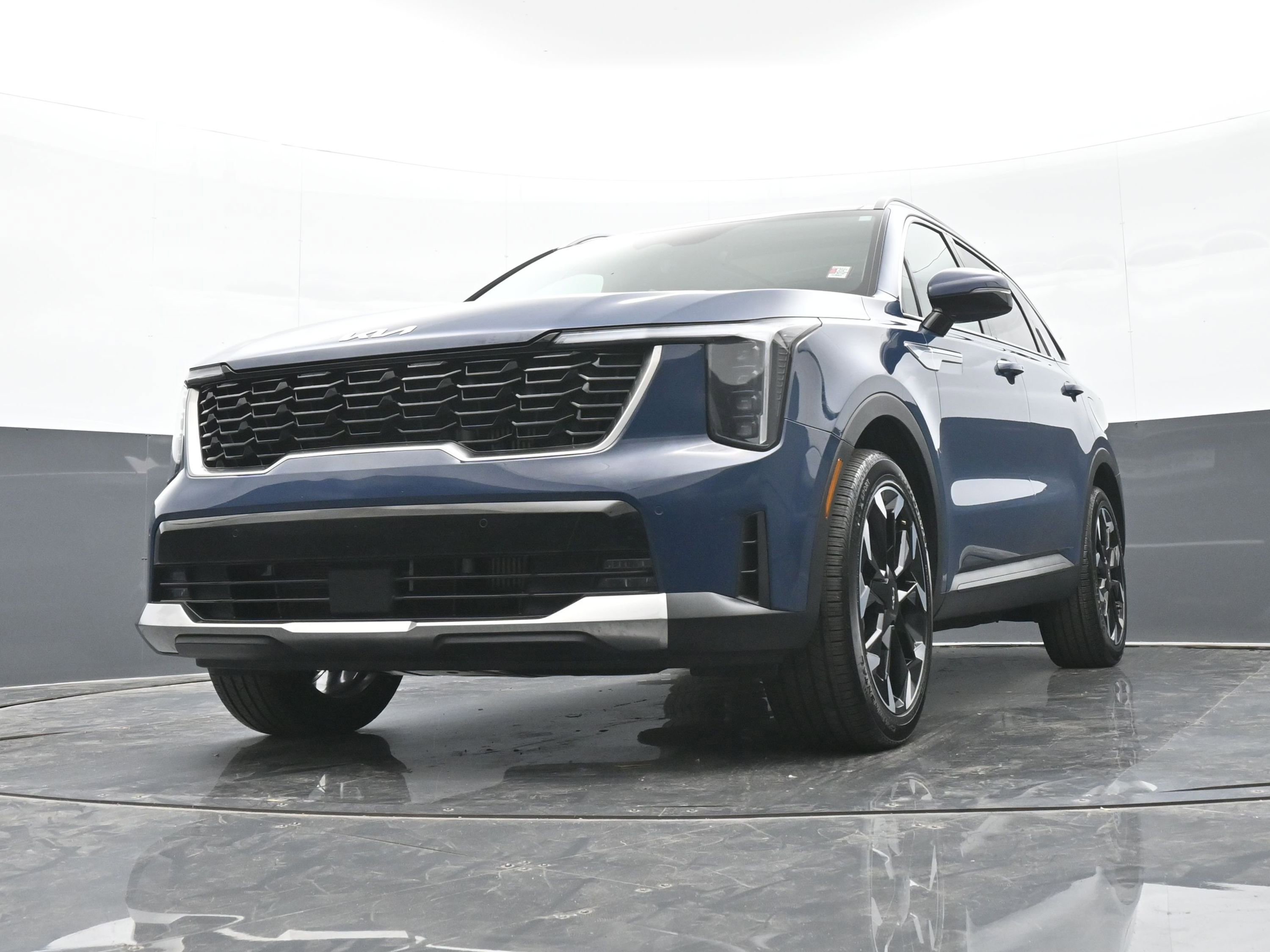 Used 2024 Kia Sorento EX w/ Panoramic Sunroof Package image 43