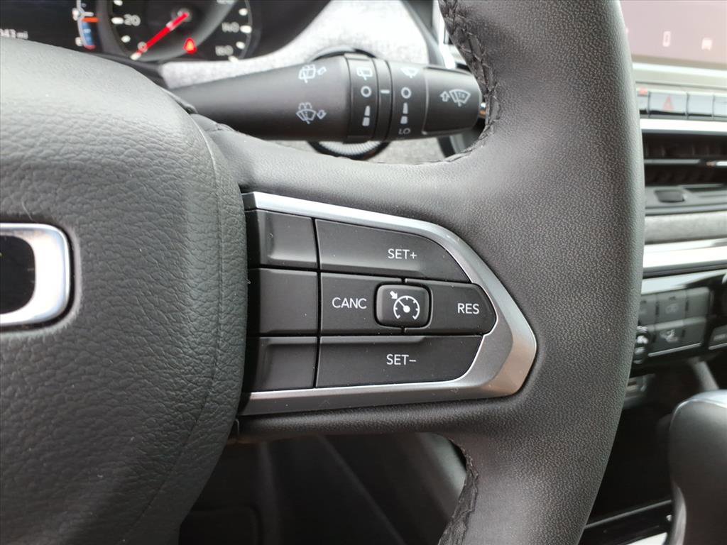 Used 2024 Jeep Compass Latitude image 16