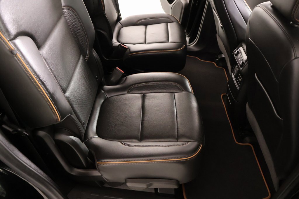 Used 2022 GMC Acadia AT4 w/ Technology Package image 14