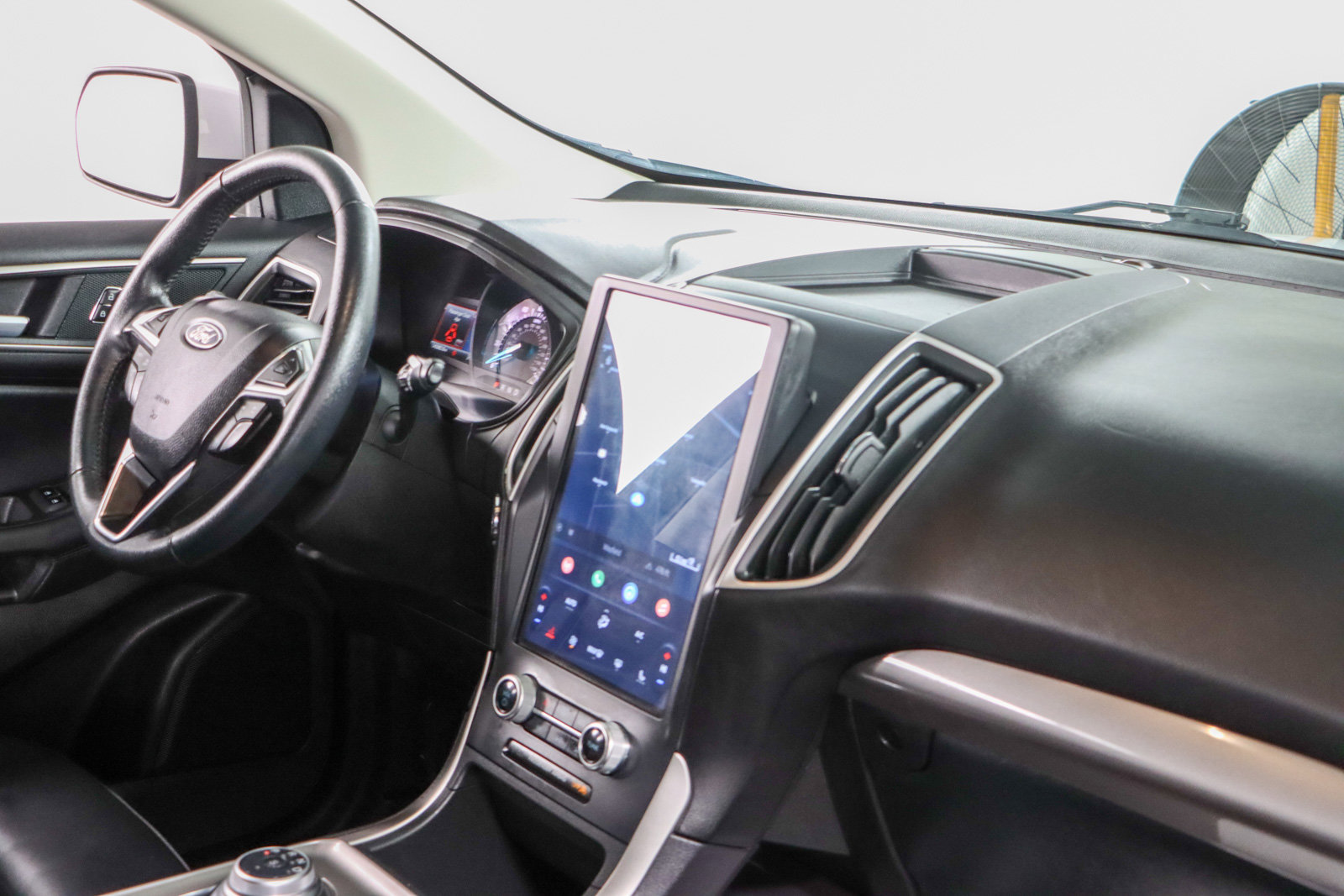 Used 2024 Ford Edge SEL image 25