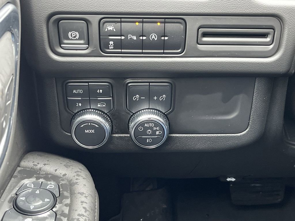 Used 2024 GMC Yukon SLE image 18