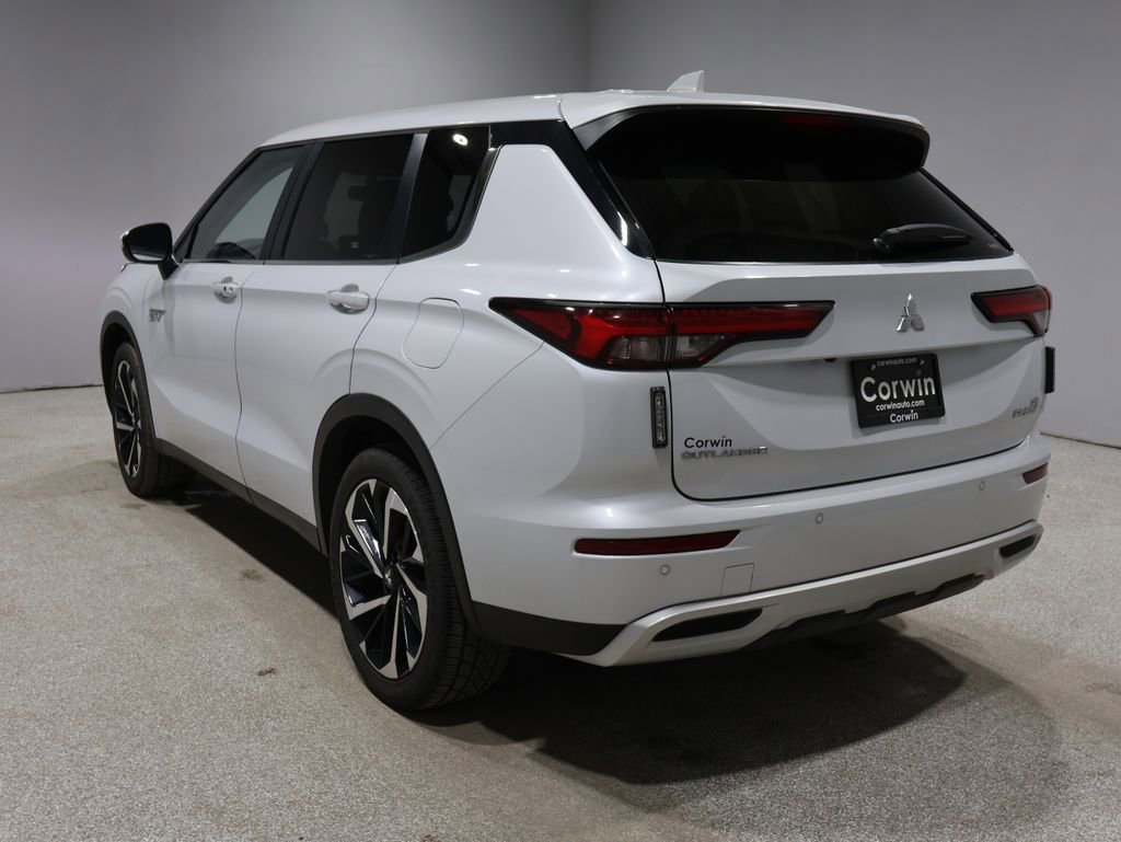 Used 2024 Mitsubishi Outlander SE image 5